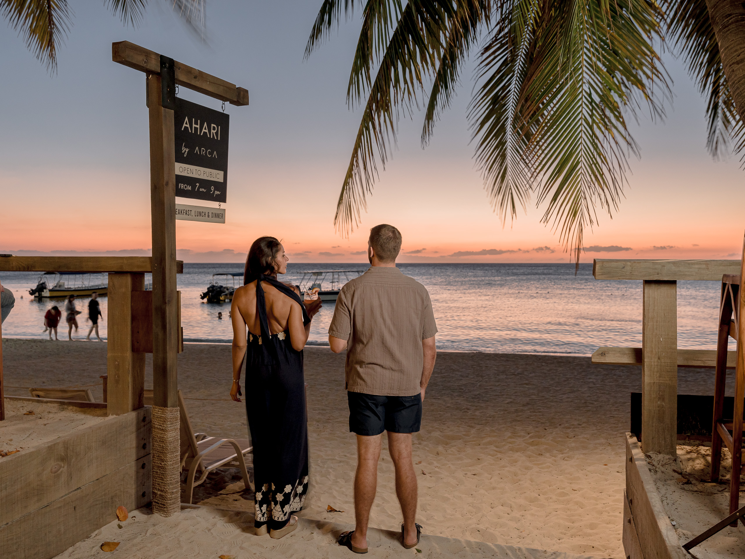 Roatan hotels on the beach