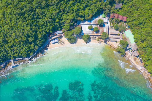 Boutique hotel stay close to the ocean in Roatan
