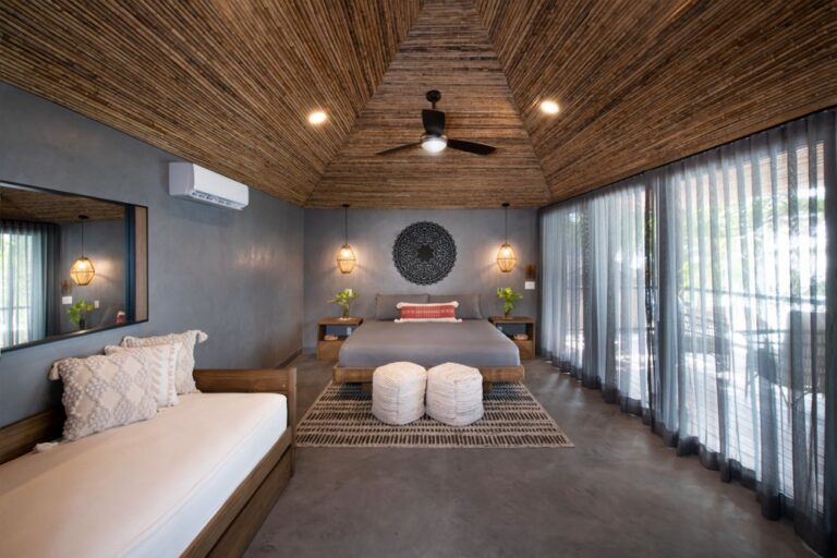 Resorts in West Bay Roatan
